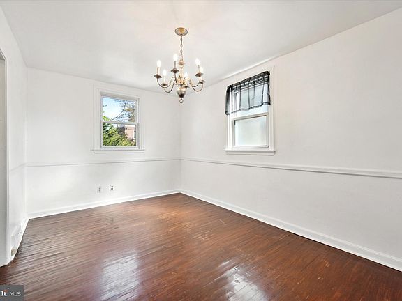 4th image of 217 Wilde Ave