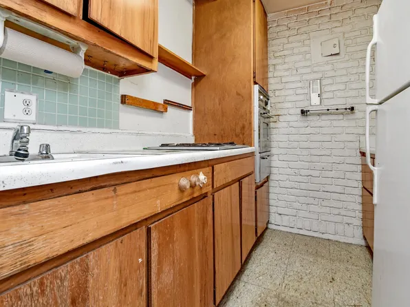 251 East 32nd Street image 15 of 15