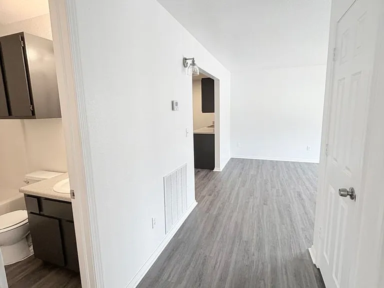 Buffalo Creek Apartment Homes — Photo 37