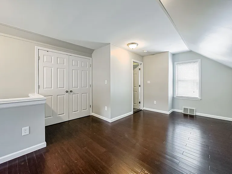 113 S Minerva Ave — Photo 16