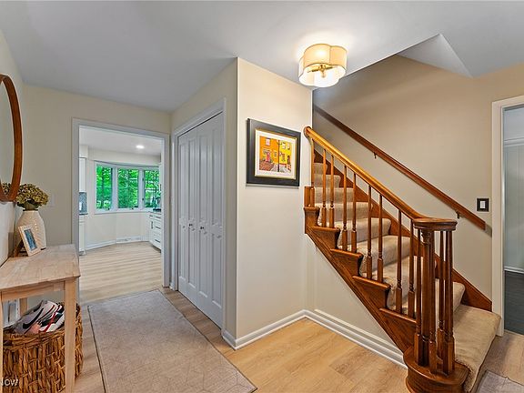 3rd image of 565 Hickory Hollow Dr