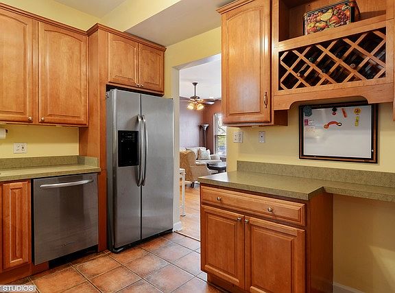 3rd image of 3215 W Sunnyside Ave APT 1B