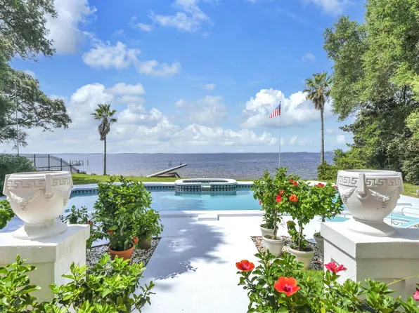 93 Meigs Dr, Shalimar, FL 32579