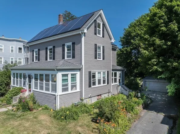 27 Elm St, Leominster, MA 01453
