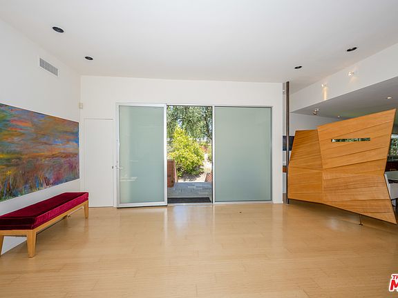 4th image of 4938 Calvin Ave