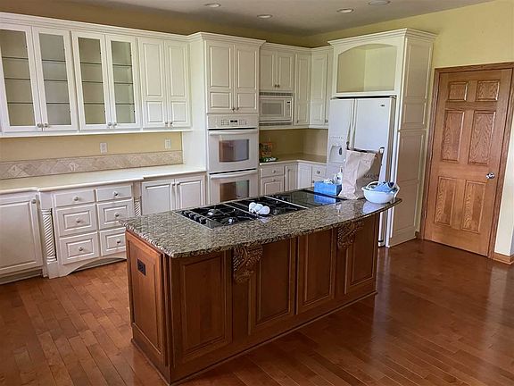 2nd image of 1720 Riverwood Ln
