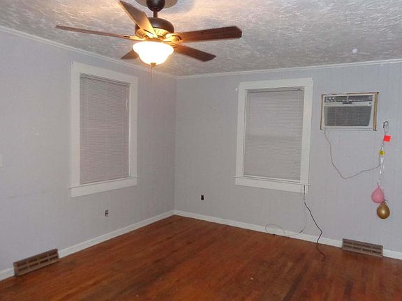 2nd image of 2145 Cedar Ave