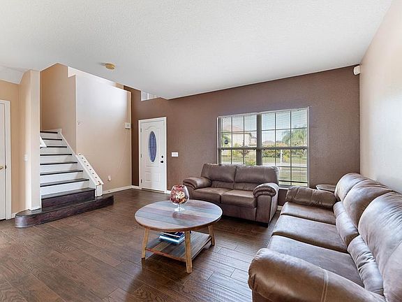 4th image of 331 Aylesbury Ct