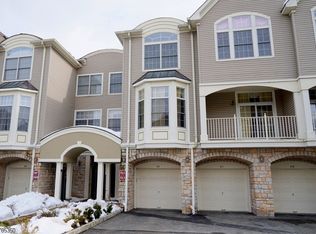 513 Kensington Ln, Livingston, NJ 07039