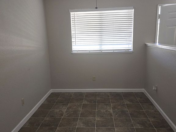 5th image of 1645 Court Dr #7