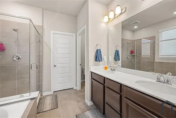 618 Ellwood Terrace Ln — Photo 16