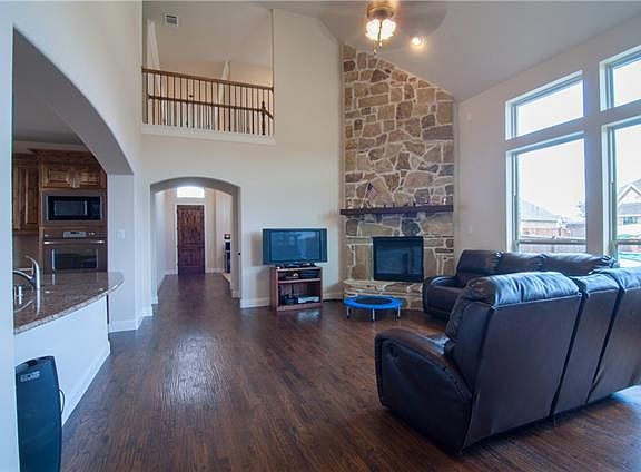 3rd image of 438 Desert Willow Ln