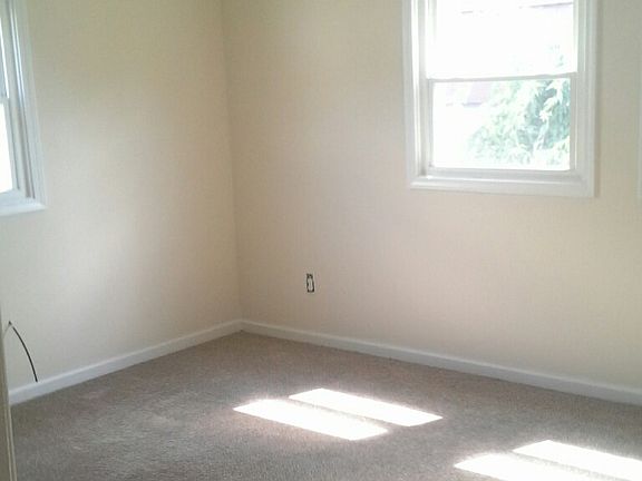 5th image of 642 Indiana Ave