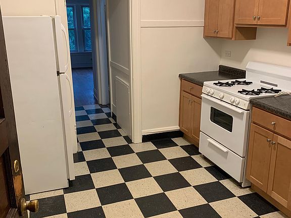2nd image of 808 Arlington Ave #9