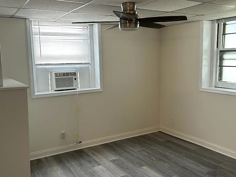 256 E Sarnia St #6 — Photo 7