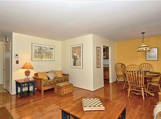 8 Sunnyside Ct, Gaithersburg, MD 20877