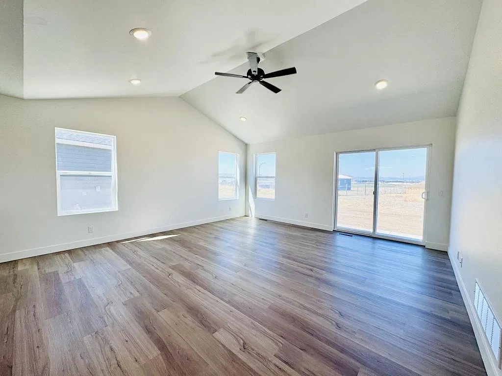 208 Kinross Ct — Photo 4