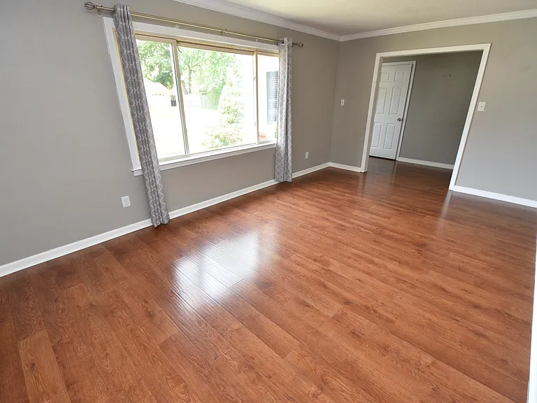 504 S Kings Point Rd — Photo 3