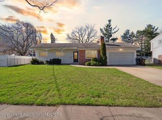 2820 Darien Dr, Lansing, MI 48912