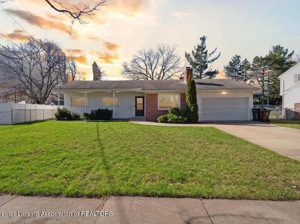2820 Darien Dr, Lansing, MI 48912