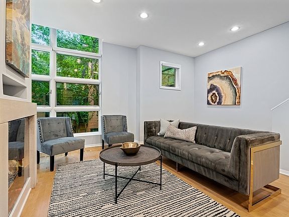 4th image of 2034 W Willow St Unit B
