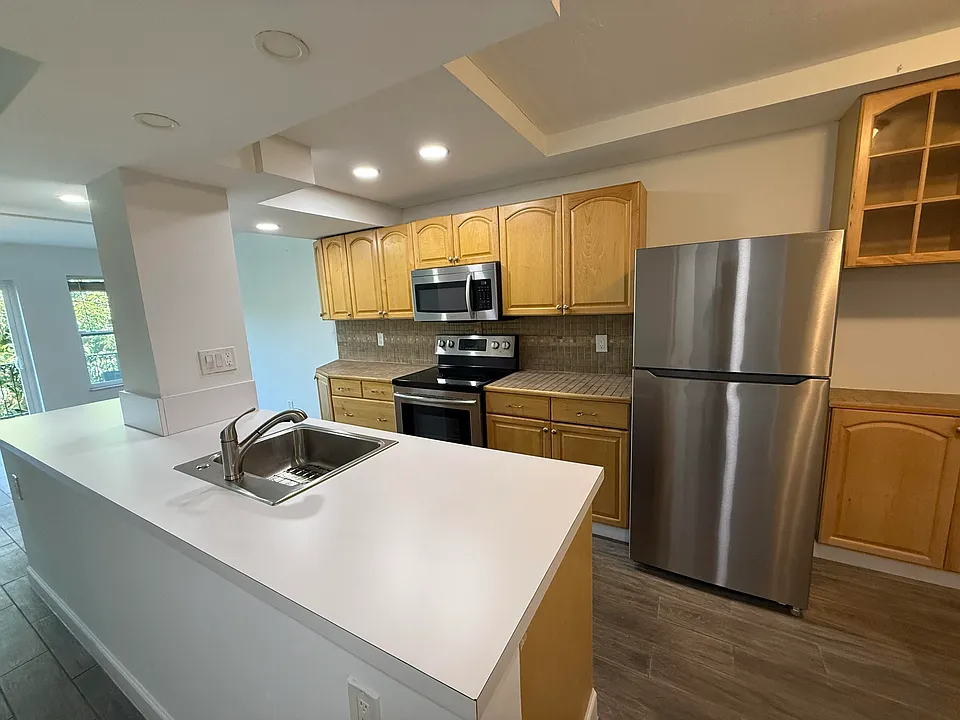 640 Tennis Club Dr #307