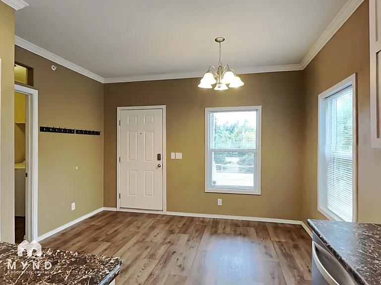706 Iowa St — Photo 10