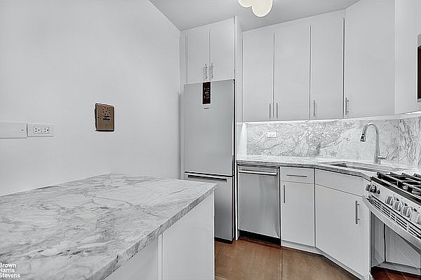 1st image of 300 E 40th St APT 15A