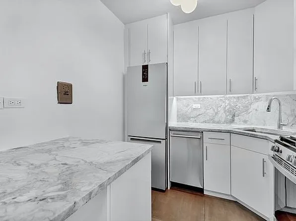 300 E 40th St APT 15A, New York, NY 10016