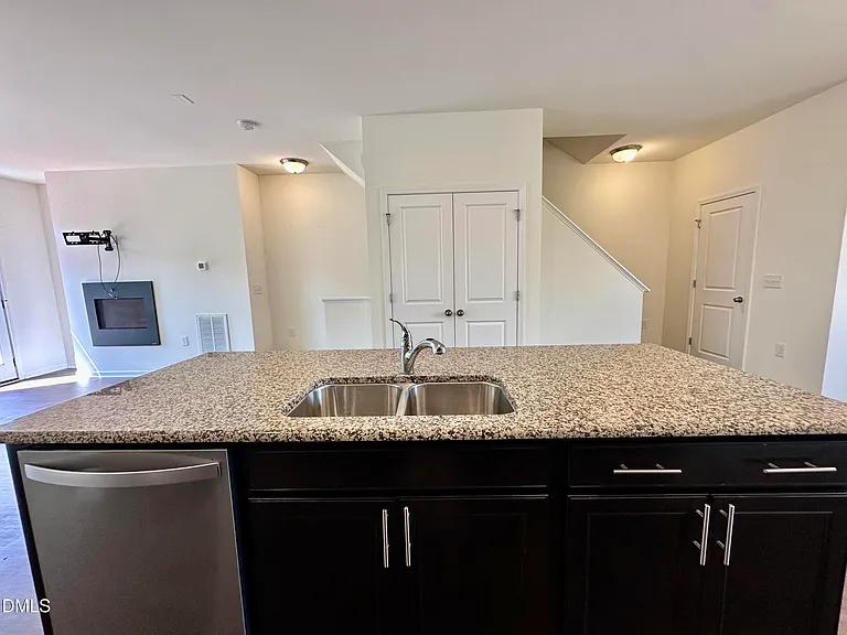 304 Skymont Dr — Photo 16