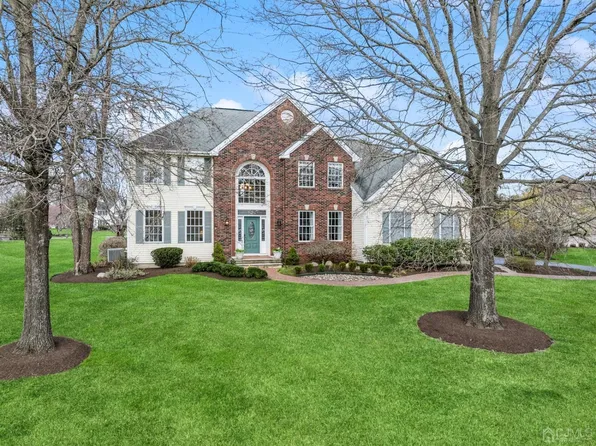 4 Willow Ct, Cranbury, NJ 08512