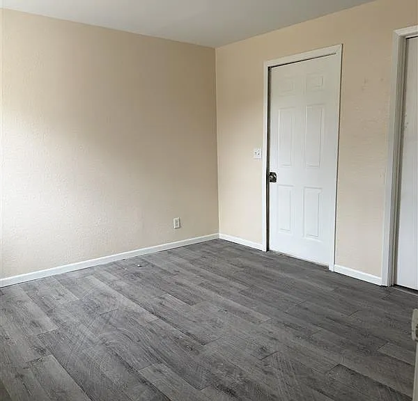 458 S Float Ave — Photo 9