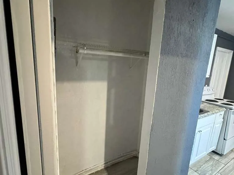 529 Lucy St — Photo 5