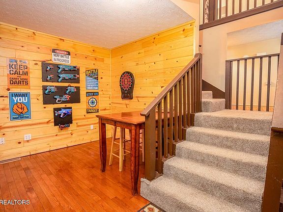 5th image of 2202 Applewood Rd