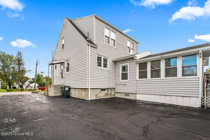 3rd image of 105 Frederick Avenue