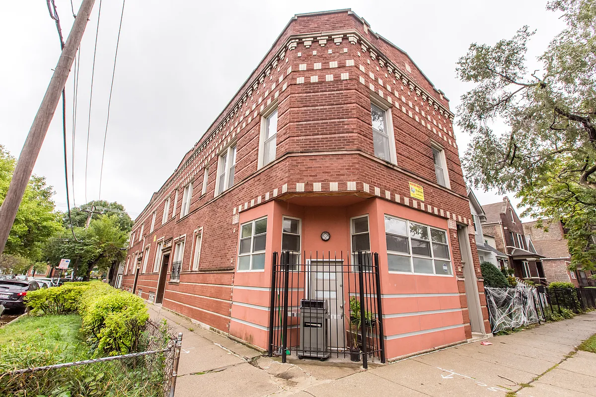 Building Photo - 1457 N Bell Ave #1