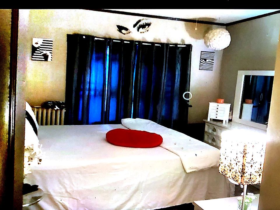 Furniture was from ladies daughter so not included!