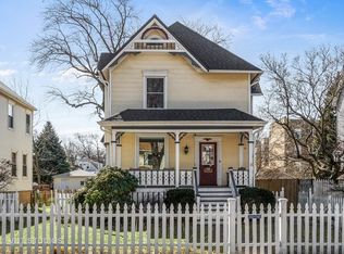 1929 W Touhy Ave, Chicago, IL 60626