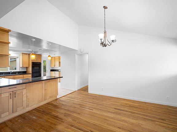 5th image of 7948 De Soto Ave