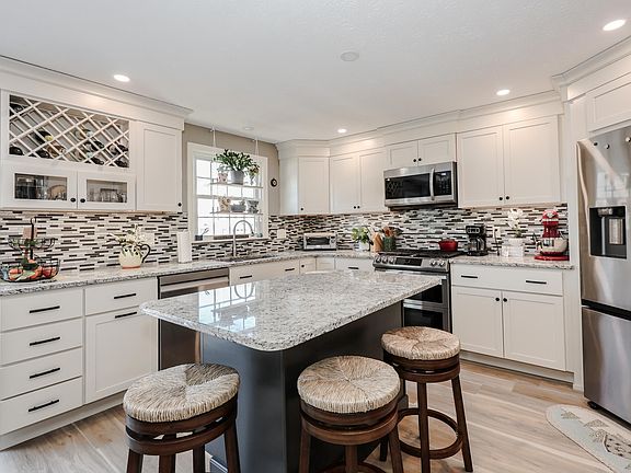 4th image of 65 Glastonbury Drive