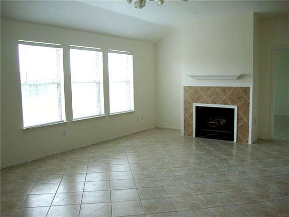 2nd image of 839 Willow West Dr