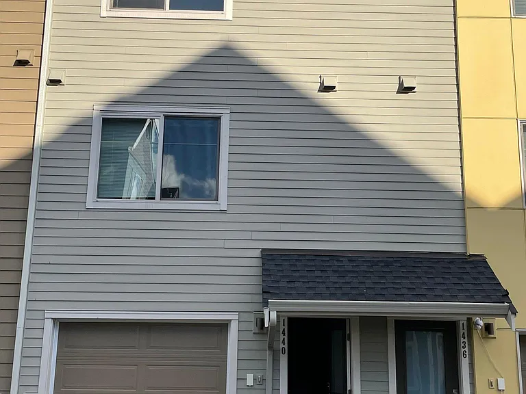 1440 157th Ct NE — Photo 2