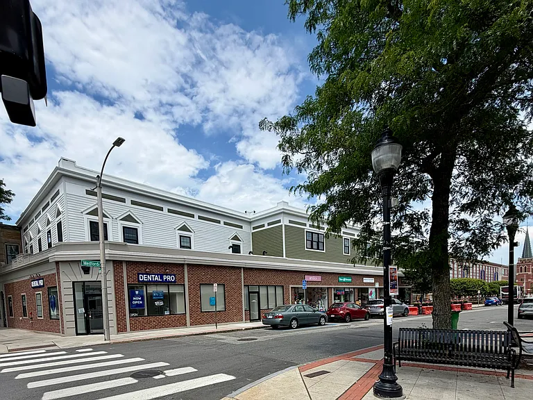 Massachusetts Ave — Photo 14