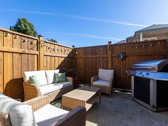 4th image of 720 Aspen Rd #101