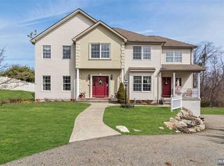 2 Hemlock Ct, Butler, NJ 07405