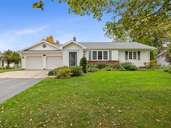 34 Munger St, Bergen, NY 14416