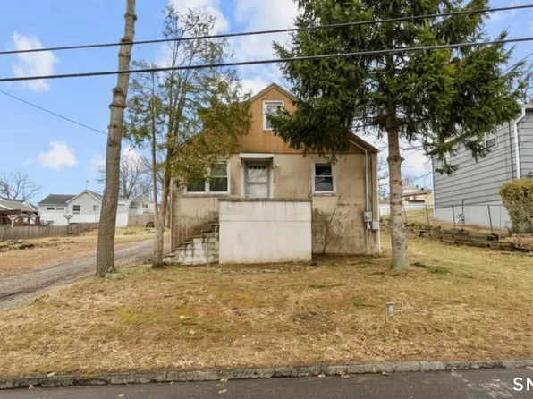 42 Wade Street, West Haven, CT 06516