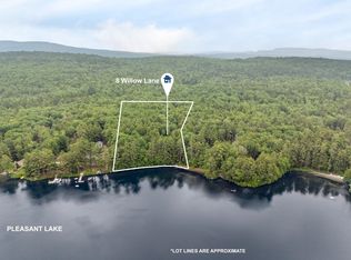8 Willow Ln, Deerfield, NH 03037