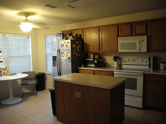 Kitchen/Dinette Area