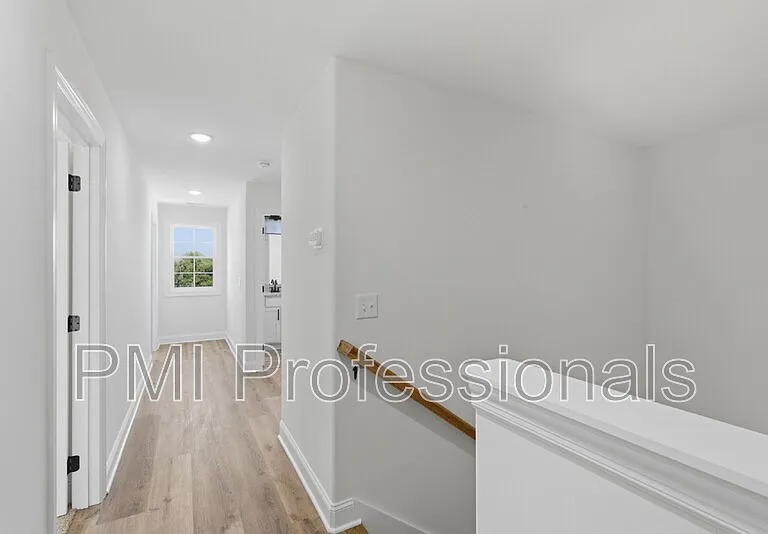 408 Legions Ct — Photo 16